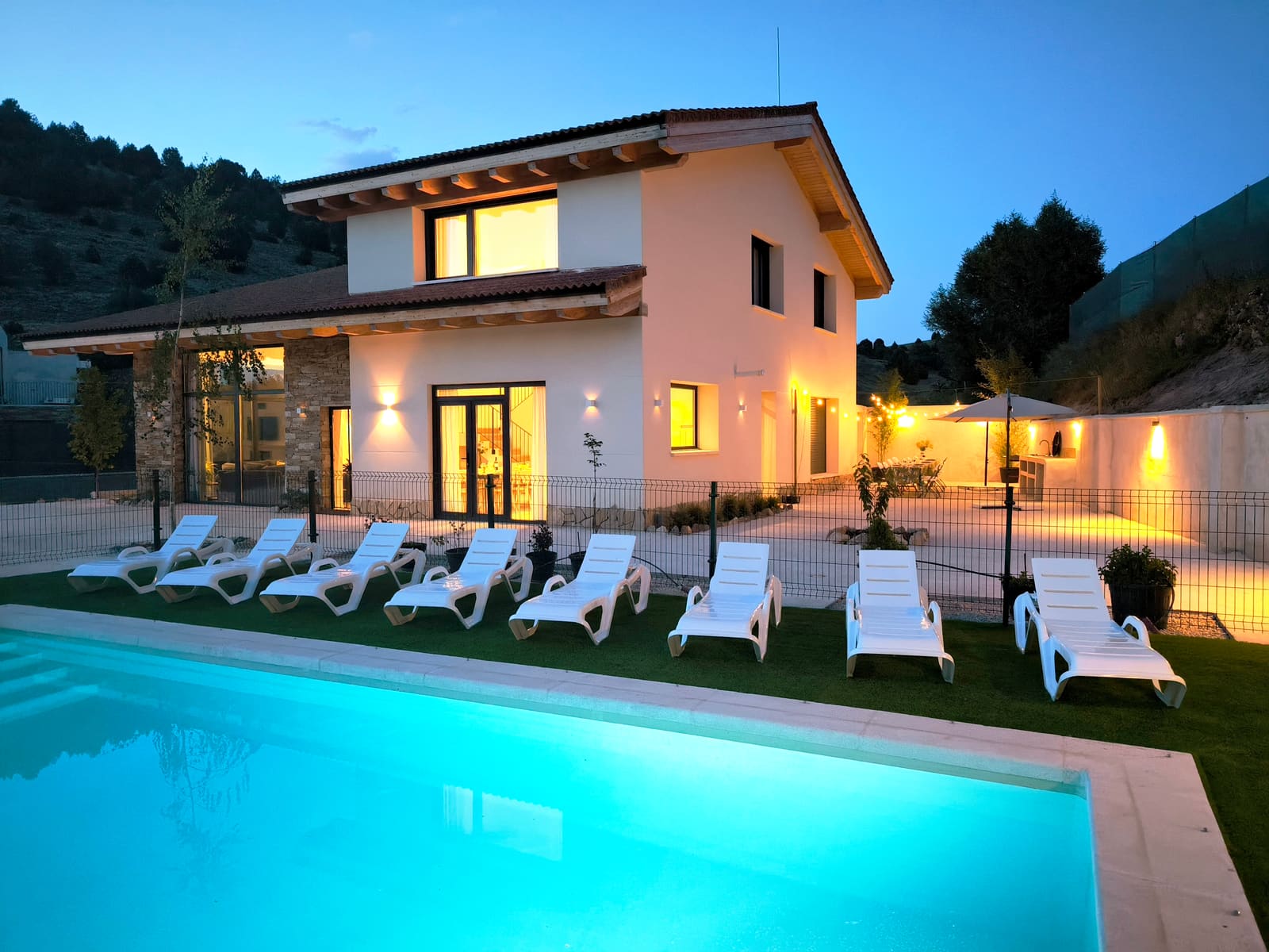 Fachada piscina — casa rural La Huertona de Castroserna (Segovia)