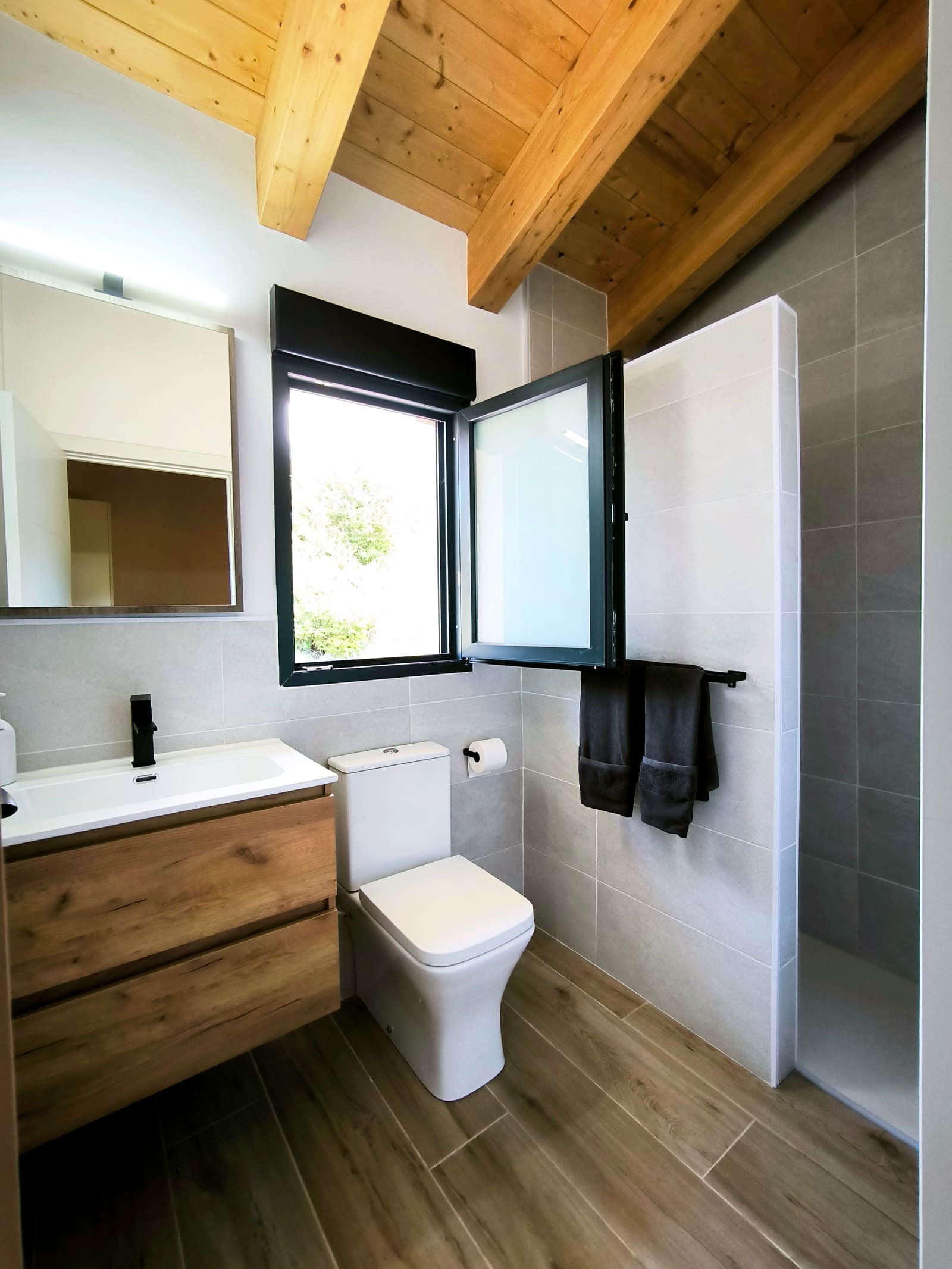 Baño habitacion arriba — casa rural La Huertona de Castroserna (Segovia)