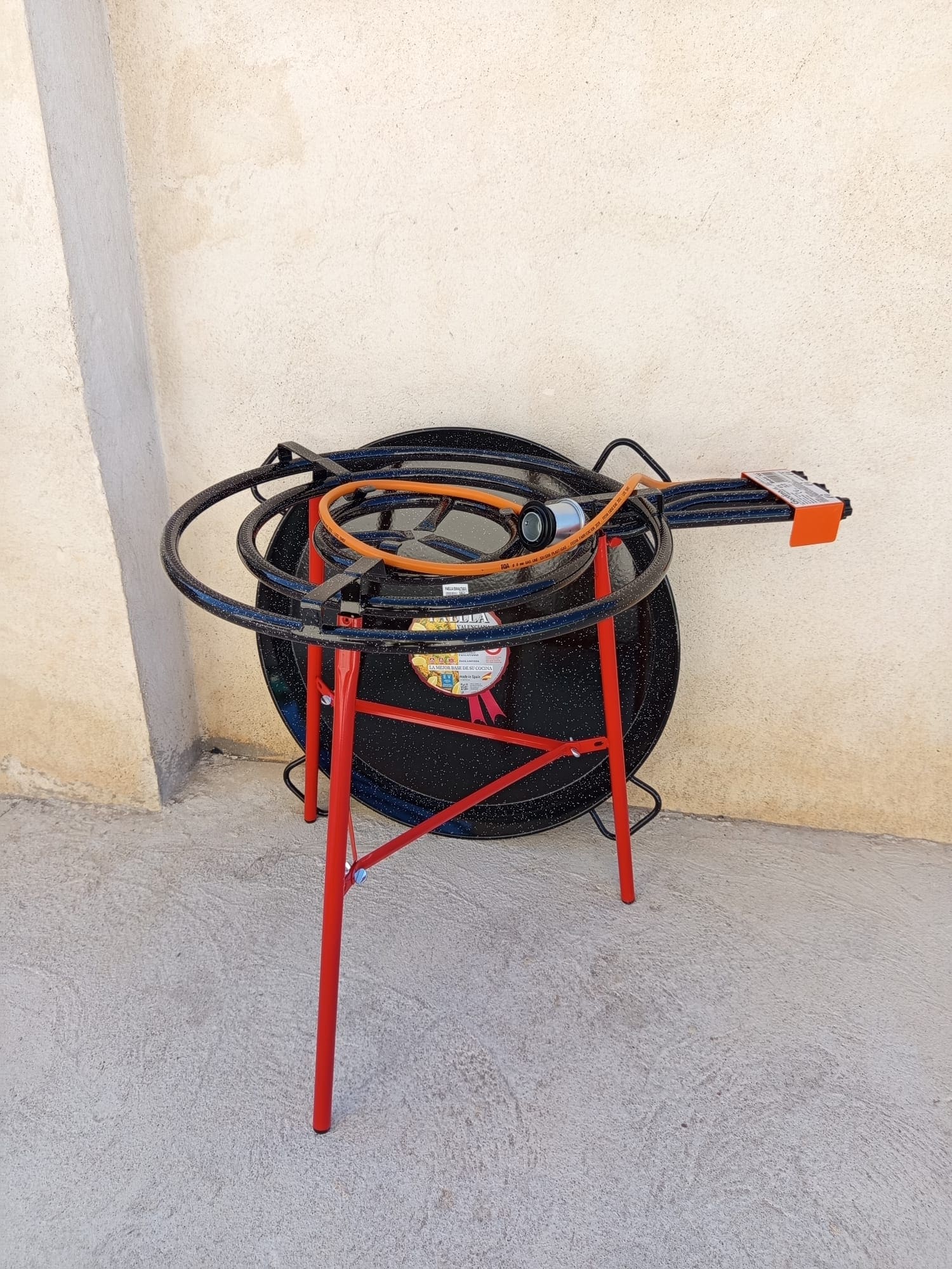 Paellera de gas — casa rural La Huertona de Castroserna (Segovia)
