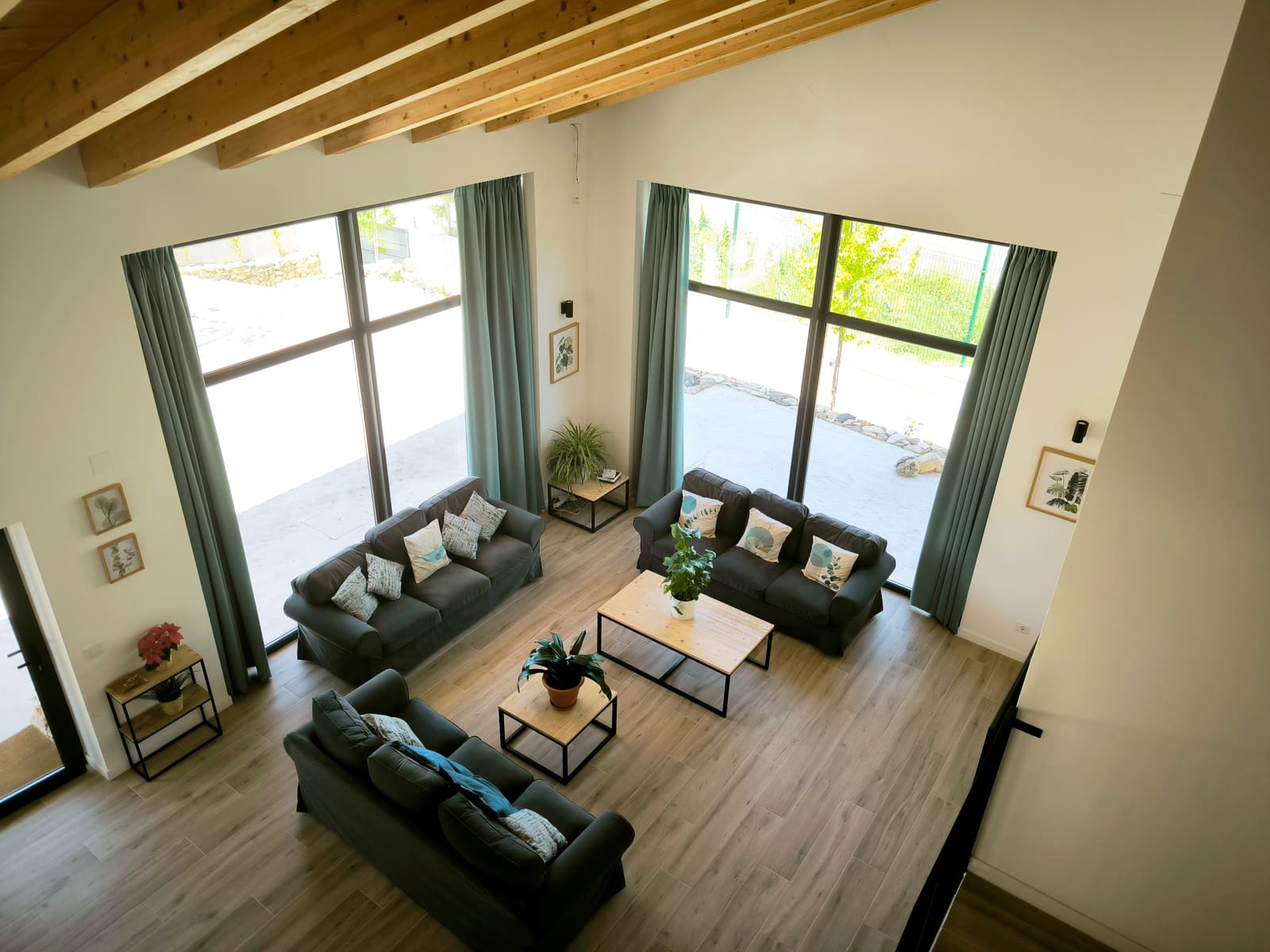 Desde arriba salon — casa rural La Huertona de Castroserna (Segovia)