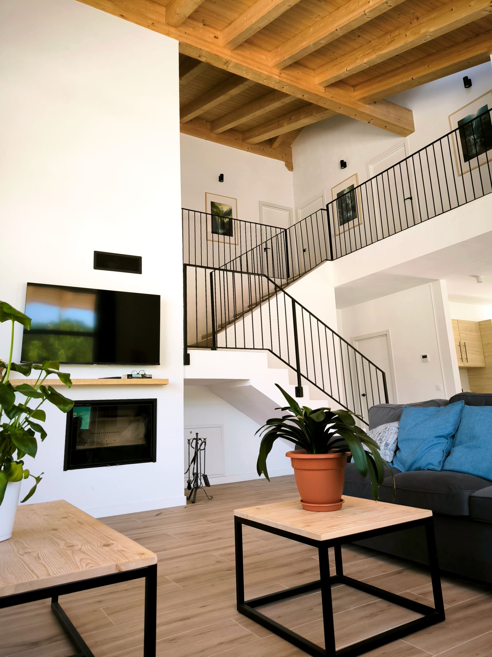 Salon desde abajo — casa rural La Huertona de Castroserna (Segovia)